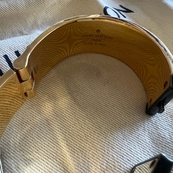 Louis Vuitton cuff - Picture 5 of 10